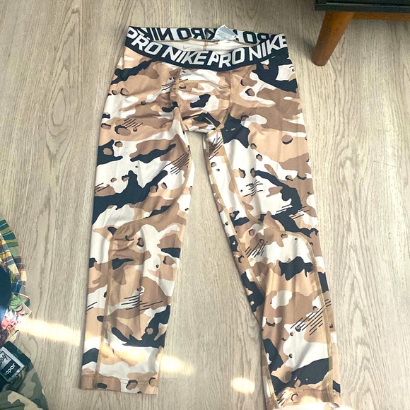 NikePro Dri-Fit - Picture 1 of 3